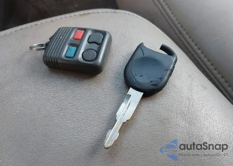 2003 Ford Crown Victoria Lx z USA, uszkodzony, nr VIN 2FAFP74W93X163853